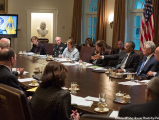 President Barack Obama convenes a meeting with cabinet agencies coordinating the government's Ebola response, in the Cabinet Room of the White House, Oct.15, 2014.