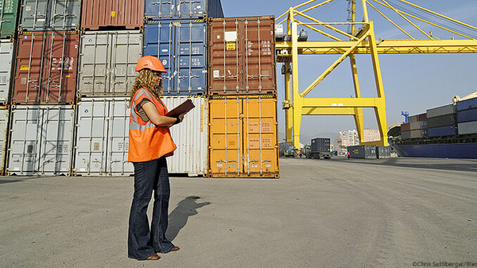 022615_01P_FS Worker with clipboard in cargo container terminal. Photo: Chris Sattlberger/Blend Images LLC