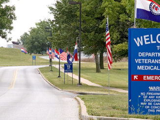VA Hospital, Kansas City Mo USA entrance. Photo: Michael Beiriger/Alamy
