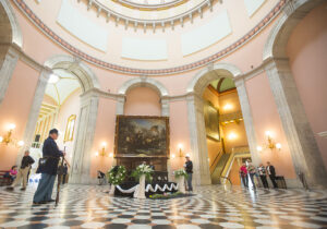 casket in the Ohio Statehouse rotunda