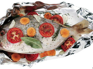 Sea bream en papillote. lynx/iconotec.com/Glow Images. MHE World.