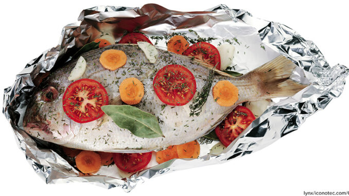 F0014358 Sea bream en papillote. lynx/iconotec.com/Glow Images. MHE World.