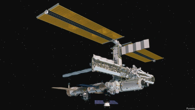 1574R-015360 International Space Station, (ISS). Purestock/SuperStock. MHE World
