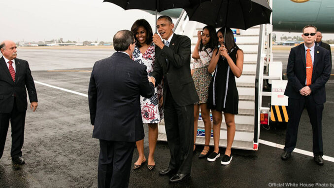 12473708_466895190166993_1043835657282599510_o escription: President Obama, the First Lady, Malia, and Sasha greet dignitaries upon arrival in Havana, Cuba, Sunday, March 20, 2016. (Official White House Photo by Pete Souza) https://www.whitehouse.gov/issues/foreign-policy/cuba. https://www.facebook.com/potus/photos/pcb.466899733499872/466895190166993/?type=3&theater