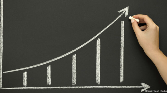 051017_01_FS2 Sketching growth chart on blackboard