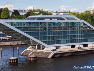 Hamburg; Panorama View: Office Building Dockland