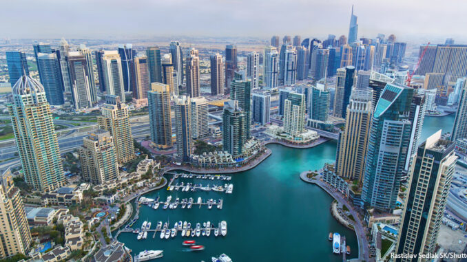 080817_03P_FS Dubai Marina skyscrapers, port with luxury yachts and marina promenade, Dubai, United Arab Emirates