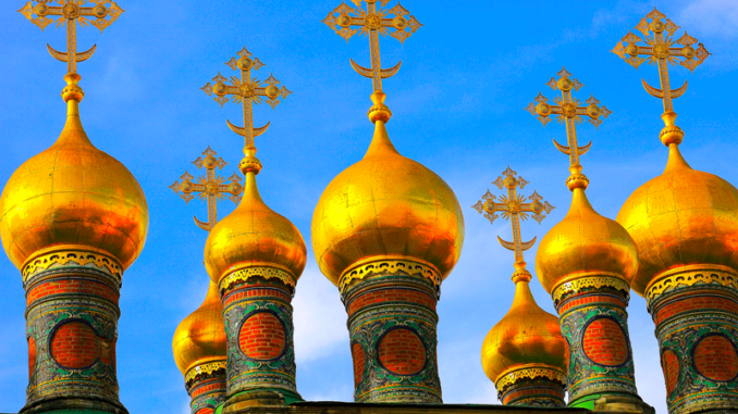 121117_01_IS Russian Orthodox gold cupolas, crosses - Kremlin, Moscow