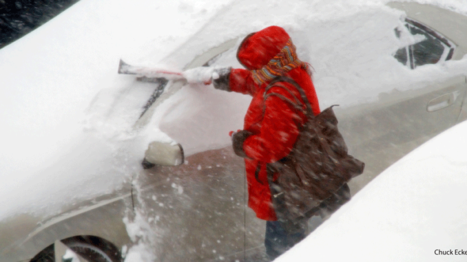 010818_01_FS Winter Snowfall on Vehicle