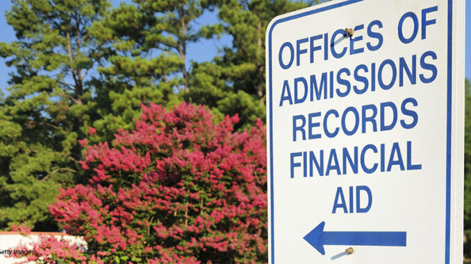 091818_03P_FS Admissions and financial records aid sign