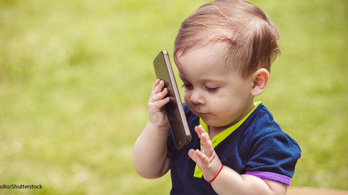 110518_01P_FS Baby with mobile in park