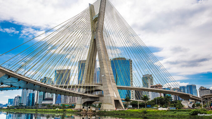 010719_02P_FS Estaiada Bridge in Sao Paulo, Brazil