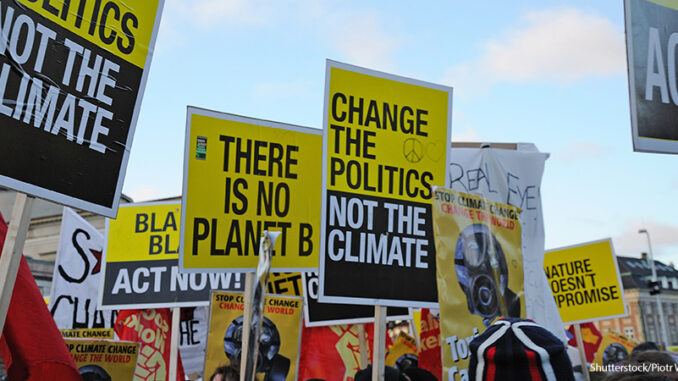 032519_01P_FS Climate protest signs