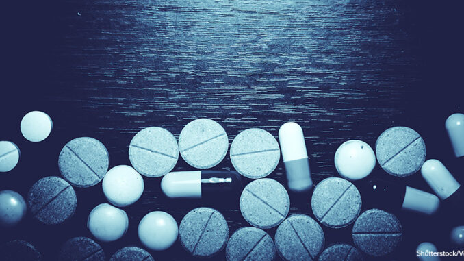 070819_01P_FS capsule pills with medicine antibiotic in packages