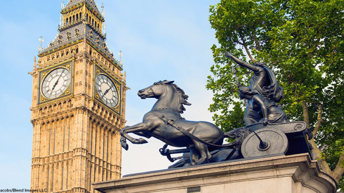 BLD223130 Statue of chariot under London's Big Ben clock tower