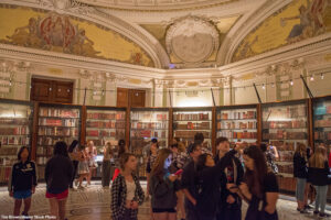 Visitors in the permanent exhibit of Thomas Jeffersons books at the Library of Congress in Washington, DC.
